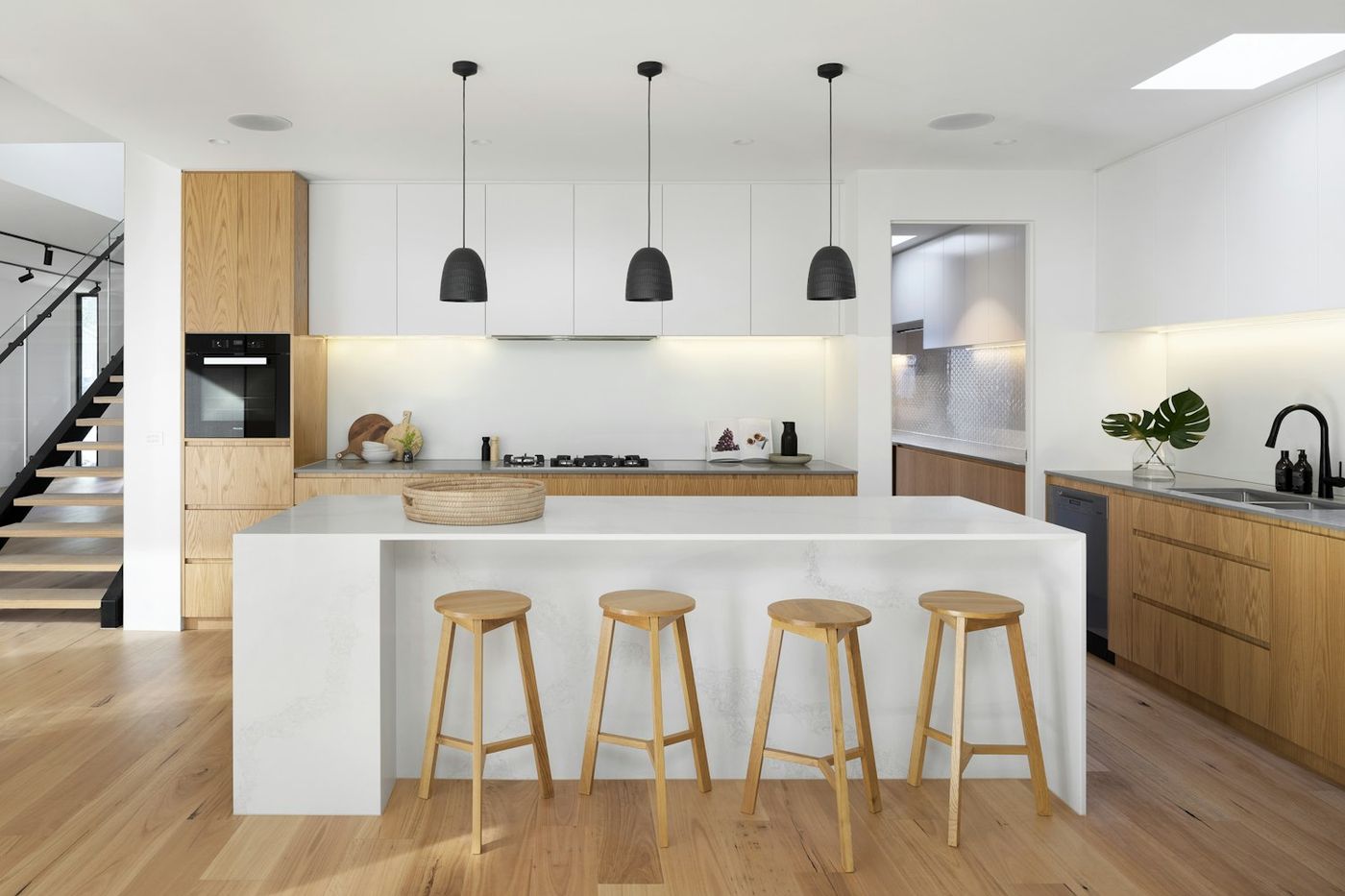 Cucina moderna con isola